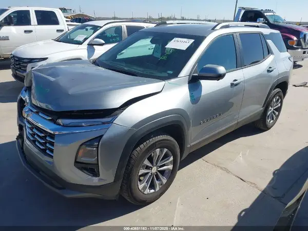 3GNAXPEG3SL319162 2025 CHEVROLET EQUINOX - Image 2
