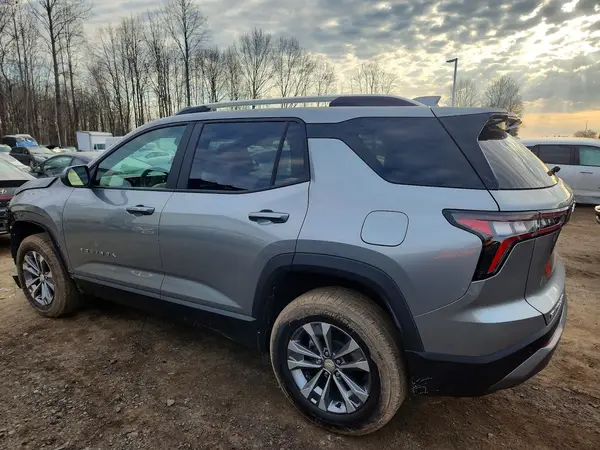 3GNAXPEG4SL303049 2025 CHEVROLET EQUINOX - Image 2