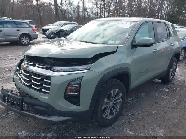 3GNAXPEG6SL330477 2025 CHEVROLET EQUINOX - Image 2