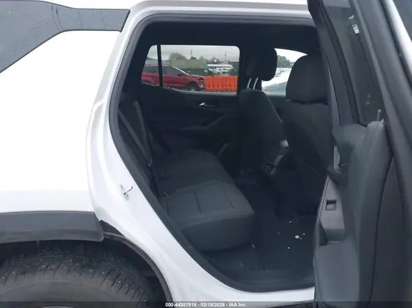 3GNAXPEG6TL245043 2026 CHEVROLET EQUINOX - Image 3