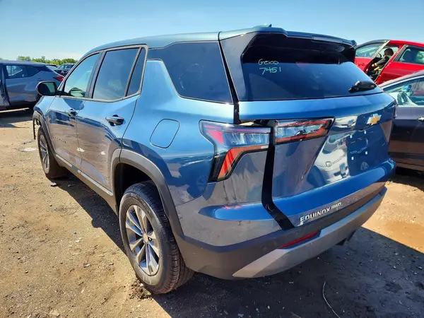 3GNAXPEG7TL439631 2026 CHEVROLET EQUINOX - Image 2