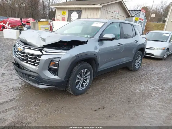 3GNAXPEG8SL131463 2025 CHEVROLET EQUINOX - Image 2