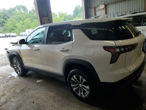 3GNAXPEG9SL324527 2025 CHEVROLET EQUINOX - Image 2
