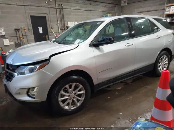 3GNAXREV8JL317982 2018 CHEVROLET EQUINOX - Image 2
