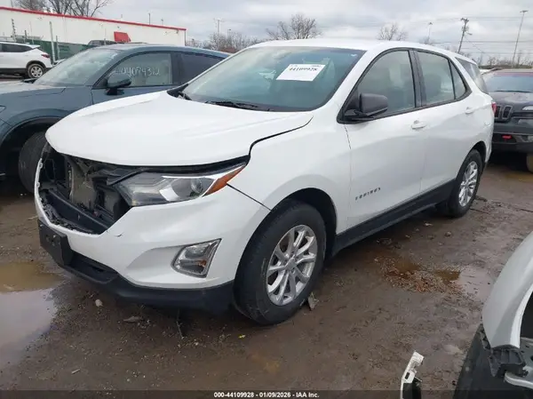 3GNAXREV8JS590104 2018 CHEVROLET EQUINOX - Image 2