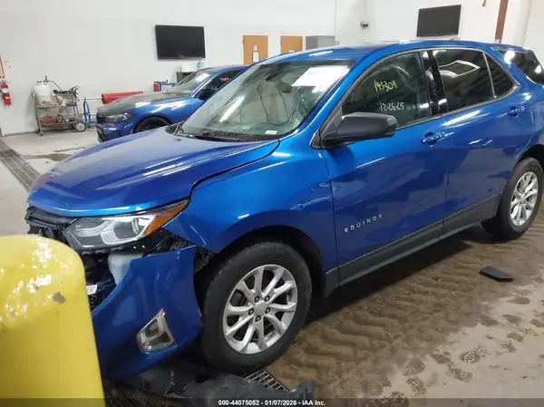 3GNAXSEV4KS578881 2019 CHEVROLET EQUINOX - Image 2