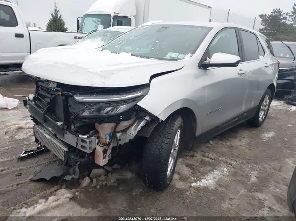 3GNAXTEV1NL135155 2022 CHEVROLET EQUINOX - Image 2