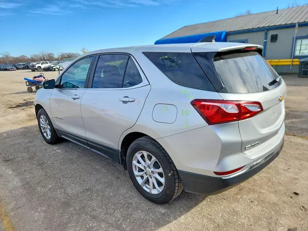 3GNAXUEV0MS157223 2021 CHEVROLET EQUINOX - Image 2
