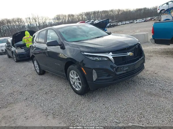 3GNAXUEV6NL152779 2022 CHEVROLET EQUINOX - Image 1