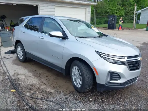 3GNAXUEV9NL250639 2022 CHEVROLET EQUINOX - Image 1