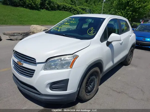 3GNCJKSB0GL132877 2016 CHEVROLET TRAX - Image 2