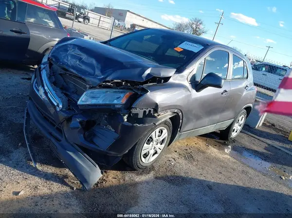3GNCJKSB0GL142986 2016 CHEVROLET TRAX - Image 2