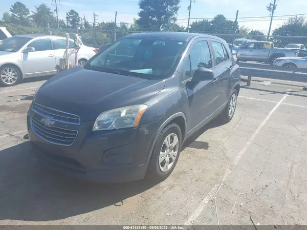 3GNCJKSB0GL154880 2016 CHEVROLET TRAX - Image 2