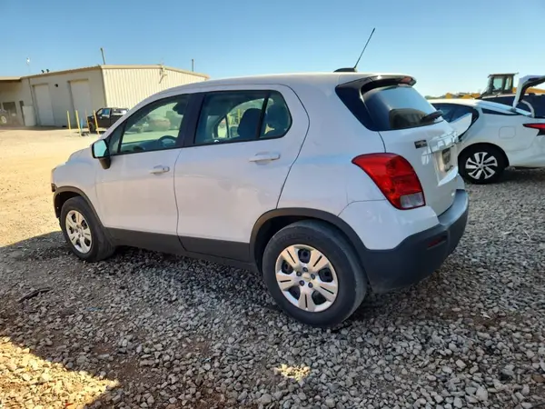 3GNCJKSB0GL202796 2016 CHEVROLET TRAX - Image 2
