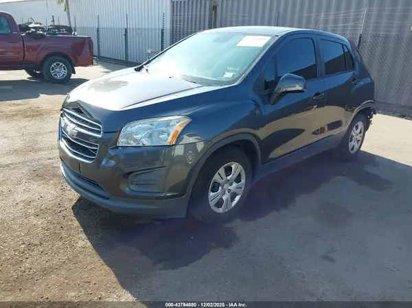 3GNCJKSB0GL233675 2016 CHEVROLET TRAX - Image 2