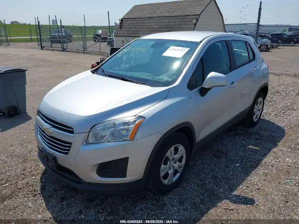 3GNCJKSB0GL235703 2016 CHEVROLET TRAX - Image 2