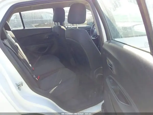 3GNCJKSB0GL236687 2016 CHEVROLET TRAX - Image 8