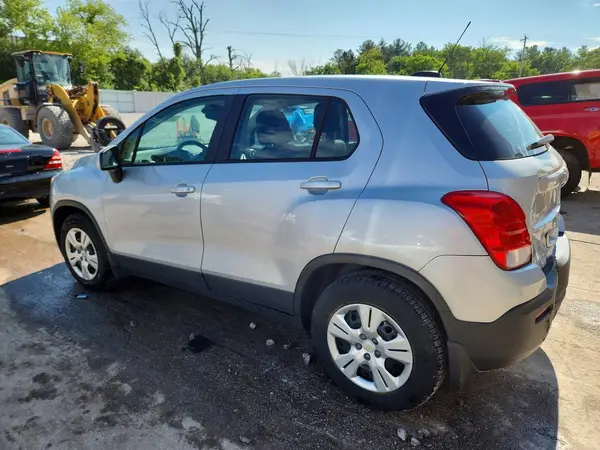 3GNCJKSB0GL256650 2016 CHEVROLET TRAX - Image 2