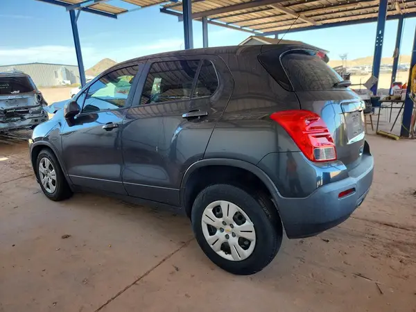 3GNCJKSB0GL270256 2016 CHEVROLET TRAX - Image 2