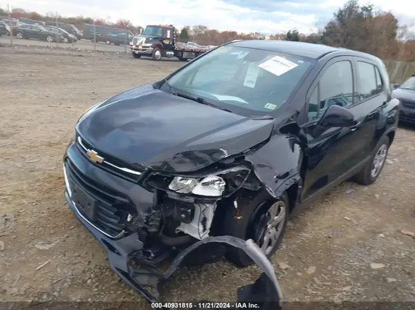 3GNCJKSB0HL131679 2017 CHEVROLET TRAX - Image 2
