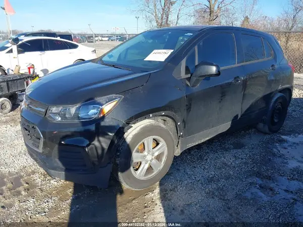 3GNCJKSB0HL147669 2017 CHEVROLET TRAX - Image 2