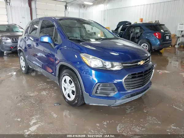3GNCJKSB0HL150586 2017 CHEVROLET TRAX - Image 1