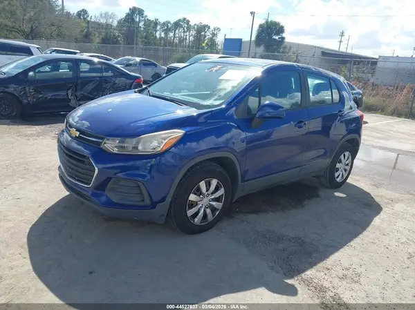 3GNCJKSB0HL164696 2017 CHEVROLET TRAX - Image 2