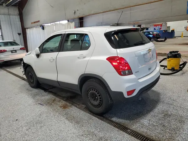 3GNCJKSB0HL195012 2017 CHEVROLET TRAX - Image 2