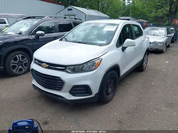3GNCJKSB0HL205439 2017 CHEVROLET TRAX - Image 2