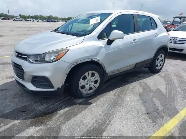 3GNCJKSB0HL209927 2017 CHEVROLET TRAX - Image 2