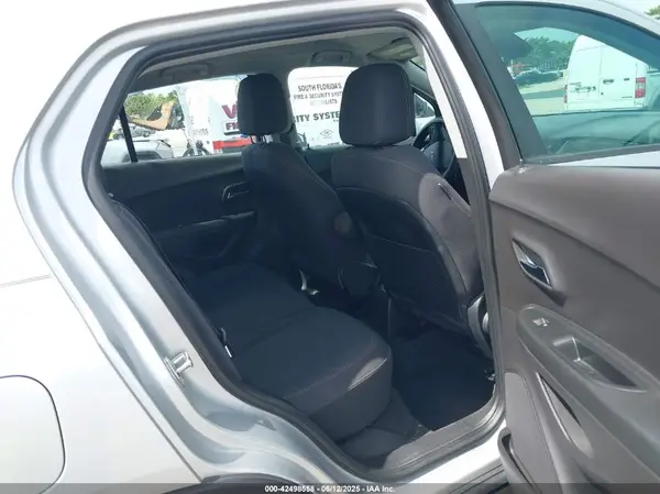 3GNCJKSB0HL209927 2017 CHEVROLET TRAX - Image 8