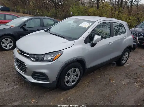 3GNCJKSB0HL227537 2017 CHEVROLET TRAX - Image 2
