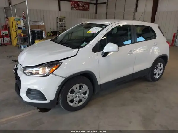 3GNCJKSB0HL238005 2017 CHEVROLET TRAX - Image 2