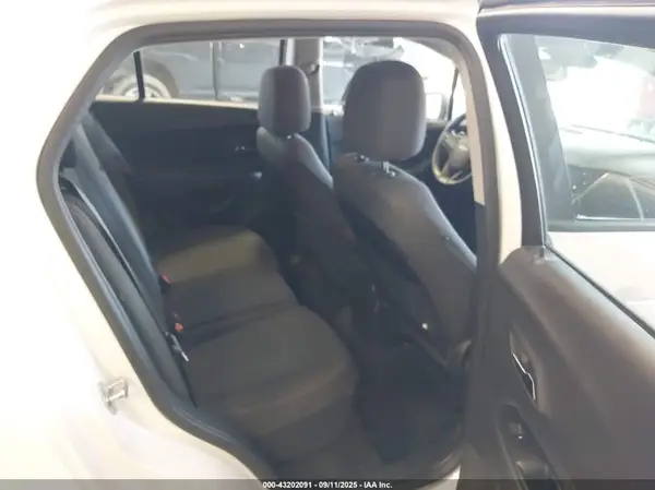 3GNCJKSB0HL238005 2017 CHEVROLET TRAX - Image 8