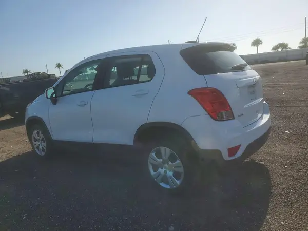 3GNCJKSB0HL257461 2017 CHEVROLET TRAX - Image 2