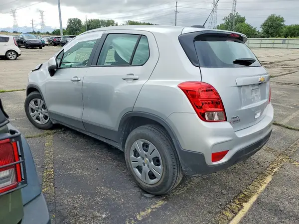 3GNCJKSB0HL257654 2017 CHEVROLET TRAX - Image 2