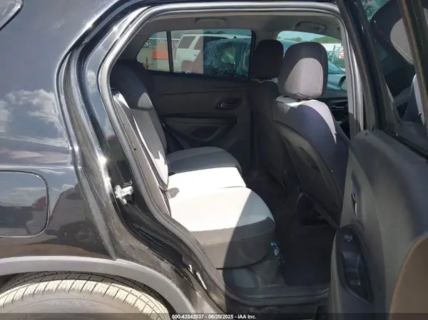 3GNCJKSB0HL279573 2017 CHEVROLET TRAX - Image 8