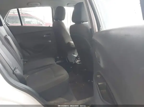 3GNCJKSB0HL282621 2017 CHEVROLET TRAX - Image 8