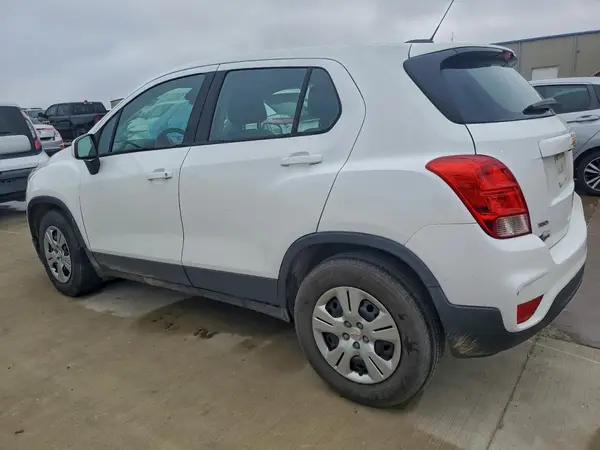 3GNCJKSB0JL177115 2018 CHEVROLET TRAX - Image 2