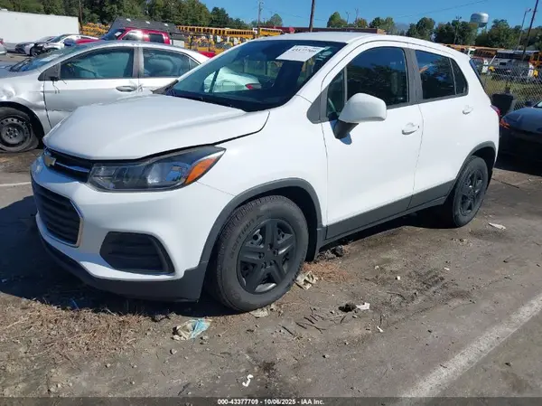 3GNCJKSB0JL182072 2018 CHEVROLET TRAX - Image 2