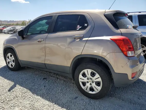 3GNCJKSB0JL201168 2018 CHEVROLET TRAX - Image 2