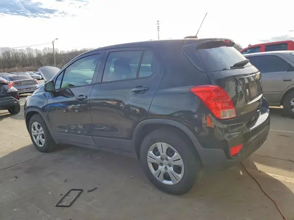 3GNCJKSB0JL211828 2018 CHEVROLET TRAX - Image 2