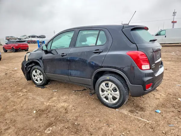 3GNCJKSB0JL259023 2018 CHEVROLET TRAX - Image 2