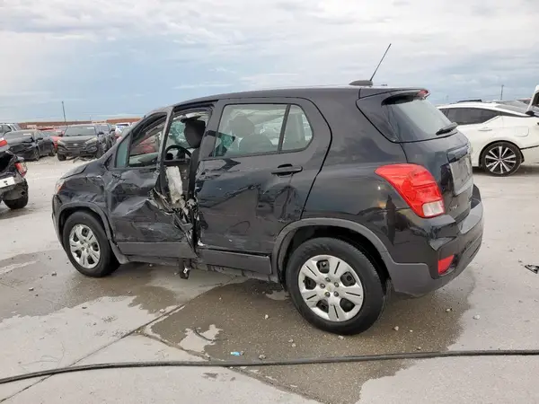 3GNCJKSB0JL305613 2018 CHEVROLET TRAX - Image 2