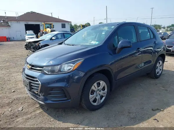 3GNCJKSB0JL331712 2018 CHEVROLET TRAX - Image 2