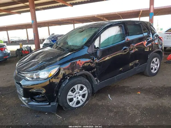 3GNCJKSB0JL334237 2018 CHEVROLET TRAX - Image 2