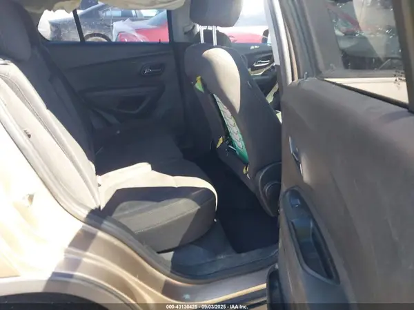 3GNCJKSB0JL349272 2018 CHEVROLET TRAX - Image 8