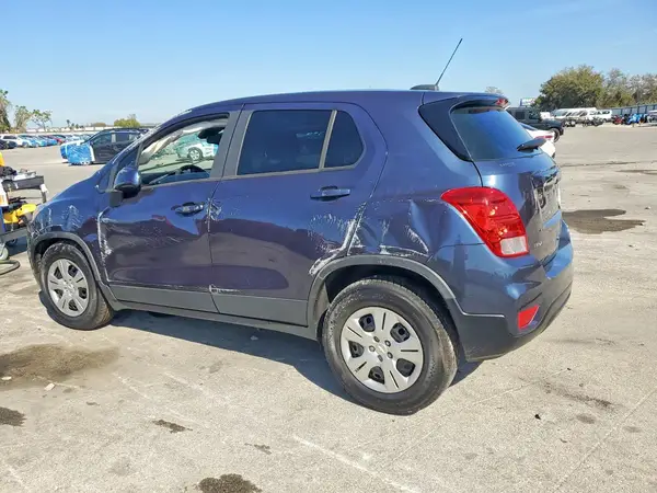 3GNCJKSB0JL367853 2018 CHEVROLET TRAX - Image 2
