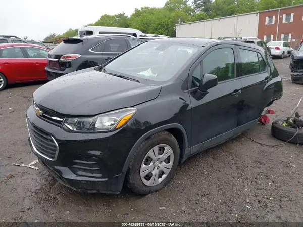 3GNCJKSB0JL371482 2018 CHEVROLET TRAX - Image 2