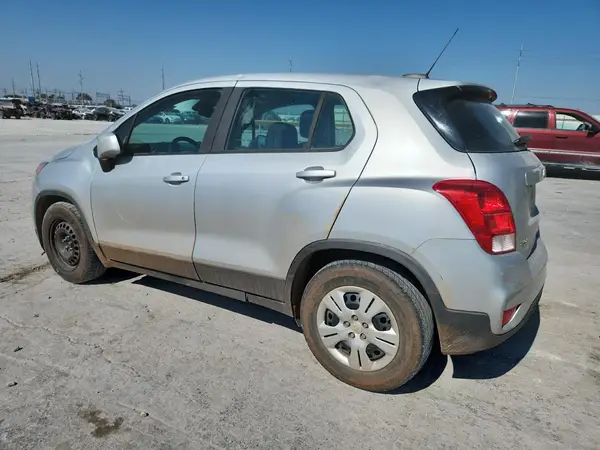 3GNCJKSB0JL373118 2018 CHEVROLET TRAX - Image 2
